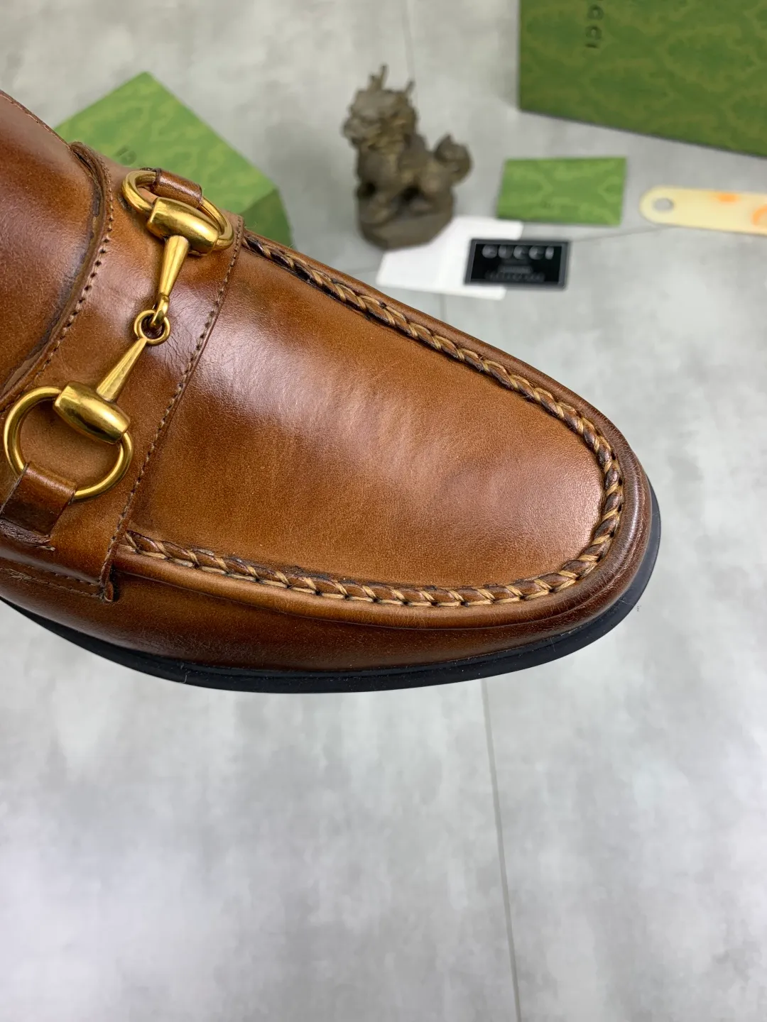 Men's shoes💰P500💰【New model, soft and comfortable Gucci classic business leather shoes hot selection (Gucci) official website latest Gucci 🎁 business leather shoes, hot style 💥 simple and elegant style, exclusive for trendy men. Unique official website latest brand original double G embossed element 👑Gucci Original decoration, fashionable and generous, made of original calfskin ✅ fully imported first-layer pigskin lining, official website designated wear-resistant, rubber business outsole, real-life photos of classic models at the counter 🎬38-44 (customized for 45) 3⃣️ colors available